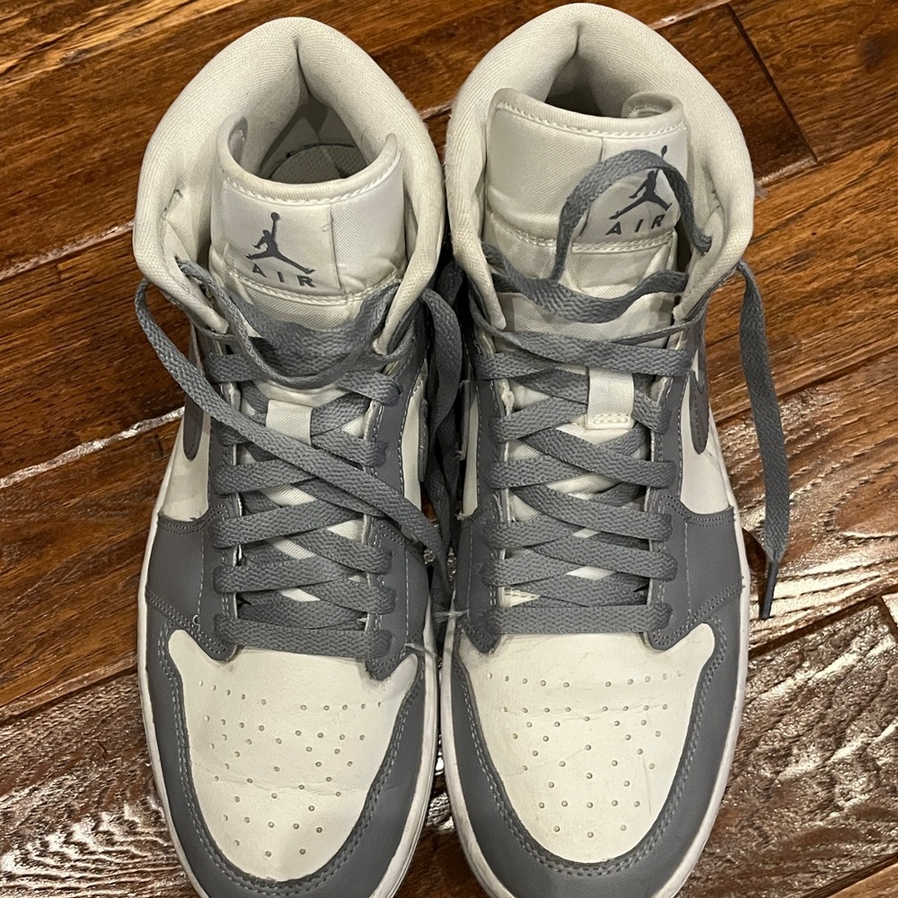 Air Jordan 1 Mid SE ‘Grey Sail’ BQ6472-115